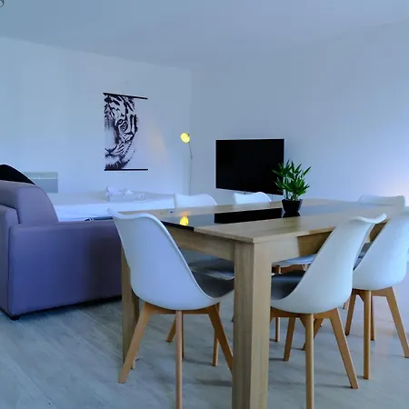 Ferienwohnung Calypso- Grand T3 70 M2 - Arrivee Autonome - Parking Prive Gratuit Melun Exterior foto