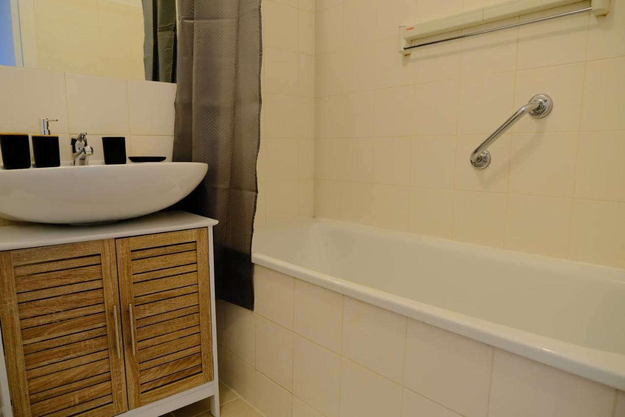 Calypso- Grand T3 70 M2 - Arrivee Autonome - Parking Prive Gratuit Apartment *
